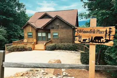 Image de Your Slice of Paradise! Stunning Views, Hot Tub, Firepit, & Ping Pong!