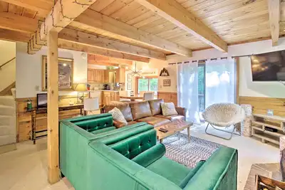 Image de Modern Bartlett Retreat w/ Game Room & Grill!