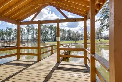 Image de Pet-Friendly Lakehouse: View Tower + Fire Pit!