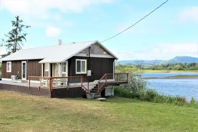 Image de Dog Friendly Puget Island Home on the Columbia River. Winter Rates! !