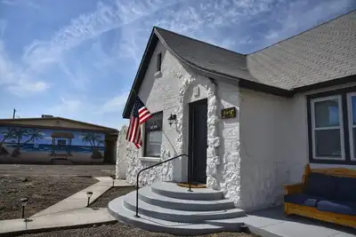 Image de Charming 1920 Tudor-style house, great location!