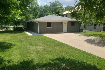 Image de Large, Lakefront Home in nice quite channel - Sleeps 14