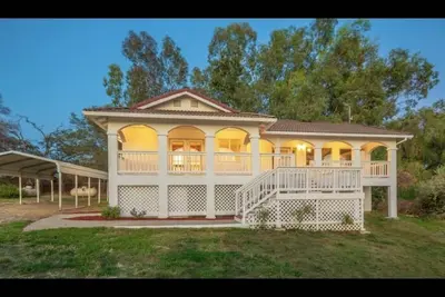 Image de Country Sunset Farmhouse