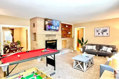 Image de Urban Retreat King Bed Loaded with Entertainment
