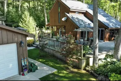 Gorgeous Waterfront Cottage with Sauna + Canoe