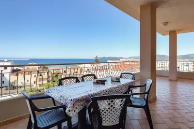 Image de Appartement Royal sur la plage avec vue sur la mer, A/C, Wi-Fi, Balcon et Terrasse