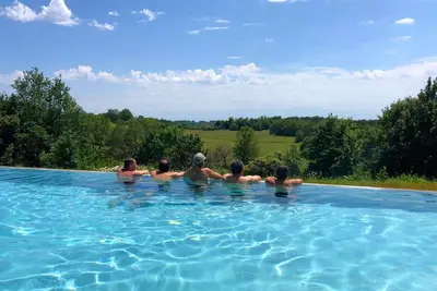 Image de A hidden paradise to find yourself in. Large villa, infinity pool