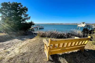 Image de Holler – Cozy Stays & Beachy Days