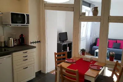 Image de Confortable et lumineux 2 pièces Neuf à colombages (300 m Cathédrale)