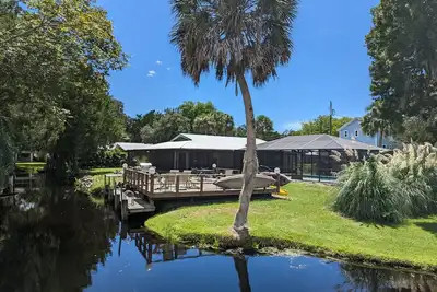 Image de Deep Water Retreat, Dock, Heated Pool, Kayaks, Bikes, Close to all Hotspots!