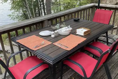 Image de Escape to cozy remote cabin on lake with beautiful views