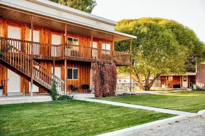 Image de Secluded South Getaway Sleeps 43+ Clubhouse, Reunions, Dinosaur Quarry nearby