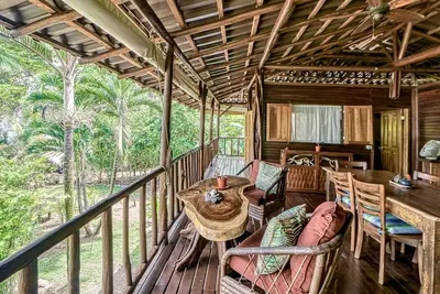 Image de Spectacular beachfront & tropical home with a shared pool, W/D, lanai, hammock
