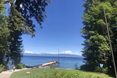 Image de Rare Lake Front Cabin with Private Dock