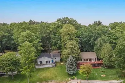 Image de Waterfront Getaway on Green Lake – Relax in the Year Round Beauty of the North