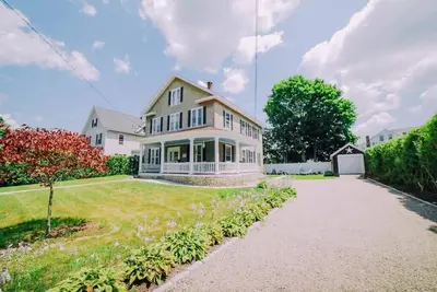 Image de 8- Heart of Mystic, lovely home with water views