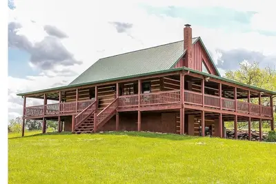 Image de The Bourbon Lodge - Log home escape, Bourbon Trail, sunsets, peaceful retreat