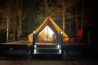 Image de Glamorous Camping on a Hilltop