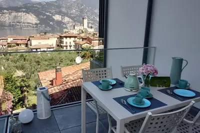 Image de Blue Sky Green App. Lake View Cir:023045-Loc-00627 Cin:En023045c2v9cfvr3c