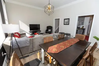 Image de Historic Brownstone Loft-Walk to Casino & Stadiums