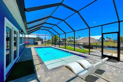 Image de Gulf-Access Waterfront | Pool, Dock, Tiki Hut & More