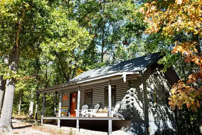 Image de Aunt B`s Cabin  W/  Hot Tub! Near Table Rock Lake