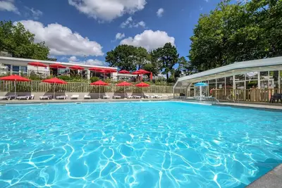 Image de Ecolodge Cotton Canvas Confort 32m2 (2 Schlafzimmer) + überdachte Terrasse 11m2 + Tv 5 Personen