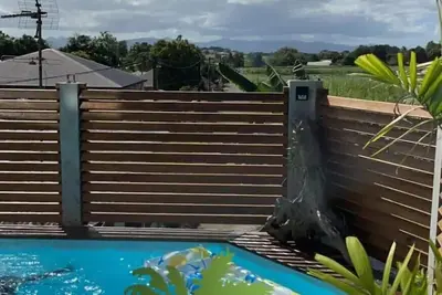 Image de Abymes petit F3 cosy avec piscine - min 2 nuits 2 pers à partir de 70€/nuit