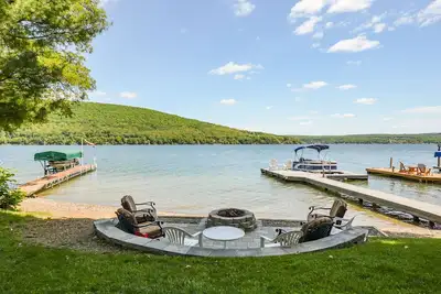 Image de Port Side: \"Family Retreat on Keuka Lake\"