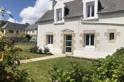Image de Charmante maison bretonne rénovée avec jardin clos proche de la mer Wifi