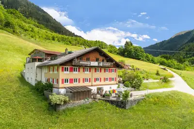 Image de Appartement avec local à skis et terrasse