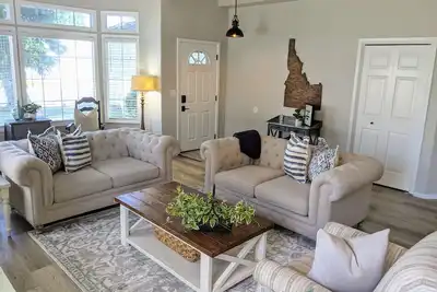 Image de ☀️MeridianBnB -  Idaho - Pristine 4br/2ba Spacious Home In The Heart Of Meridian