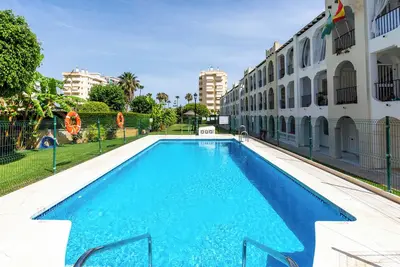 Image de Appartement de vacances Benalmadena Costa près de la plage avec piscine partagée et Wi-Fi