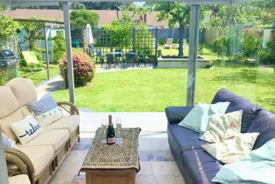 Image de 4 bedroom, 3 bath, walk to the beach, golf, shops, pubs. New Forest 3 miles.