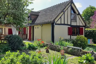 Image de Gîte familial à Arrou avec jardin, babyfoot, mezzanine suspendue et cuisine équipée