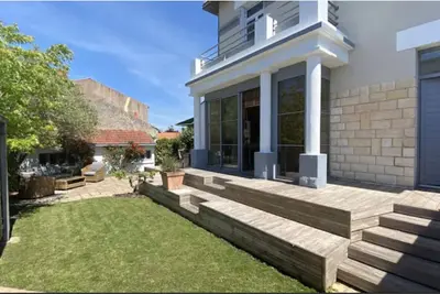Image de Grande Villa Avec Jardin En Centre-Ville De La Rochelle Pour 8 Personnes