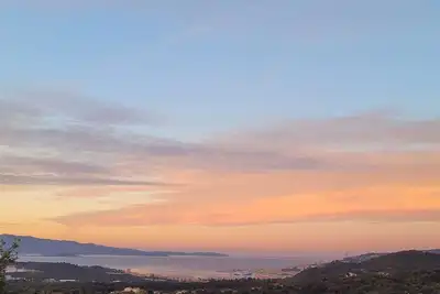 Image de F2 Vue mer panoramique exceptionnelle sur le golfe d'Ajaccio. Très calme. Jardin