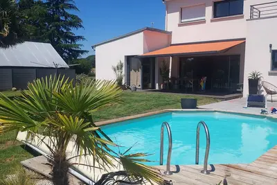 Image de Maison avec piscine chauffé au calme