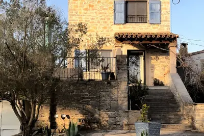 Image de La Cachette des Garrigues (Suppléments Piscine & Cigales)