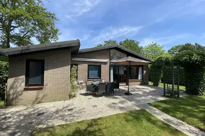 Detached bungalow(max 4 adults with 4 children)quiet location.