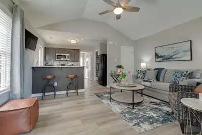 Image de Clean and Private Updated Duplex Apartment