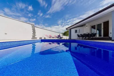 Image de Villa 50 shades of grey with private pool