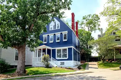 Image de (Sleeps 22) Renovated House 5 Minutes to Downtown
