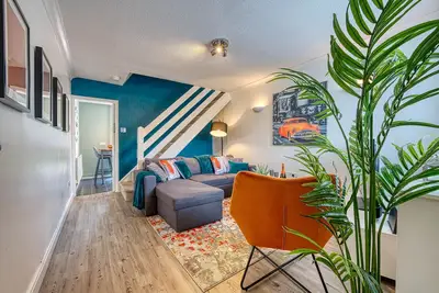 Image de Capri 13 Sa - Contemporary Home with free Parking * Near M1 & Uni *Long Stay