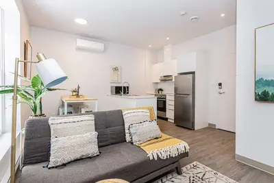 Image de New and Perfectly Located 1 Bedroom Apartment by Denstays