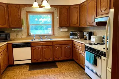 Image de 15 mls from Great Lakes Equestrian Festival, 3 Bdrm house, huge yard, pole barn!