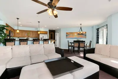 Image de Summer is coming! Pacific Blue 202: Across from the Beach with 2 parking spaces!