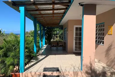 Image de Casa Paradise Palms! Beautiful views from the rooftop. Walk to ferry/beach.