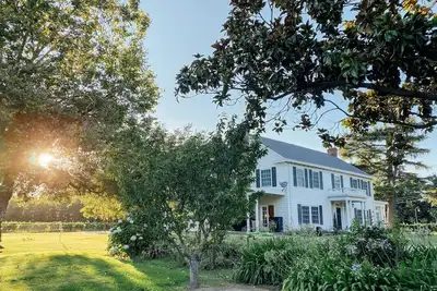 Image de Vintage Estate & Vineyard on the Sacramento River