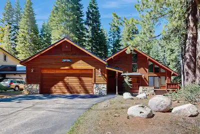 Wonderful Lodging W/ Private Hot Tub, Shared Pool & Amenities, & Large Deck